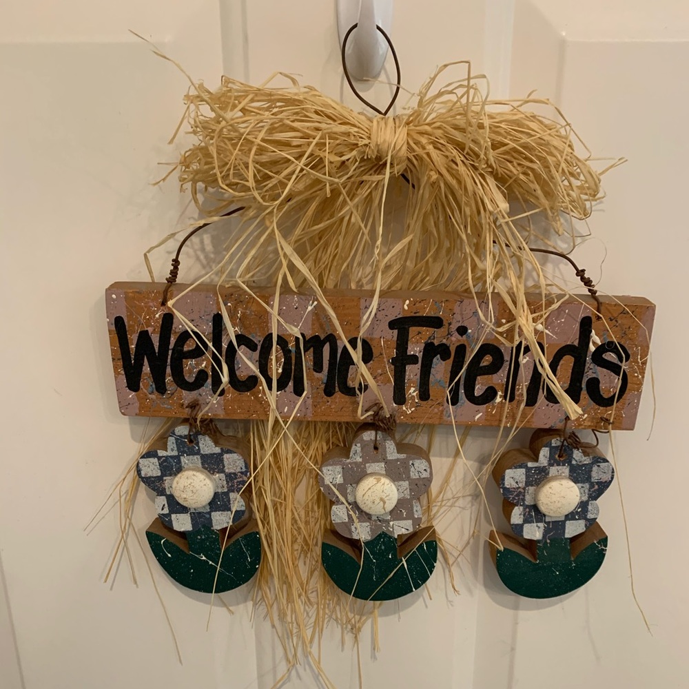 Cute welcome sign for your door. Approx 12 inches